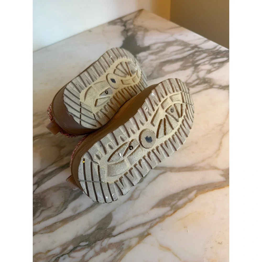 Steve‎ Madden Girls Cozy Smiley Face Butterfly Embroidered Platform Tan Slippers